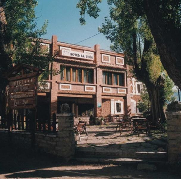 Hotel La Vega Alcala De La Selva Exterior photo